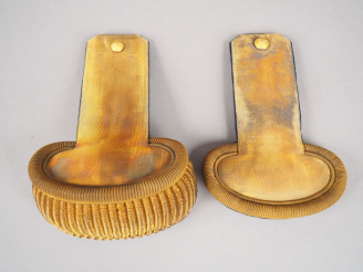 Vente aux enchères Epaulette et une contre épaulette d’officier subalterne d’état-major S