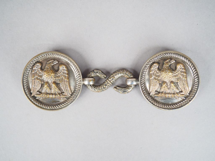 Boucle agrafe de ceinturon porte épée en bronze argenté, aigles non co