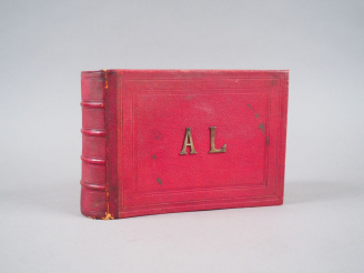 Vente aux enchères Superbe recueil richement relié, formant album de photographies sur ca