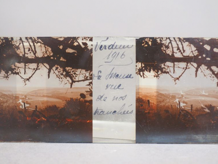 Appareil de vues stéréoscopiques sur verre dans son coffret en bois, a