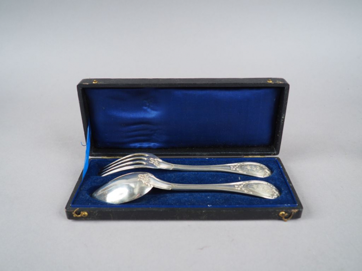 Couvert en argent, poinçon Minerve, modèle à cartouche monogrammé. Cad