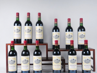 Vente aux enchères 12 BOUTEILLES CHÂTEAU PEDESCLAUX GCC PAUILLAC - 1988 - CBO - 8 BG/1 LB