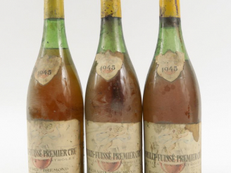 Vente aux enchères 3 BOUTEILLES POUILLY FUISSÉ 1er CRU R. BRÉMOND - 1945 - 2 à 4 CM/1 à 5