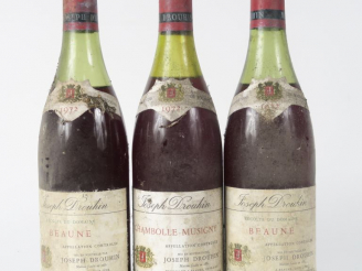 Vente aux enchères 3 BOUTEILLES J. DROUHIN 1972 : 2 BEAUNE 5 CM/BS - 1 CHAMBOLLE MUSIGNY 