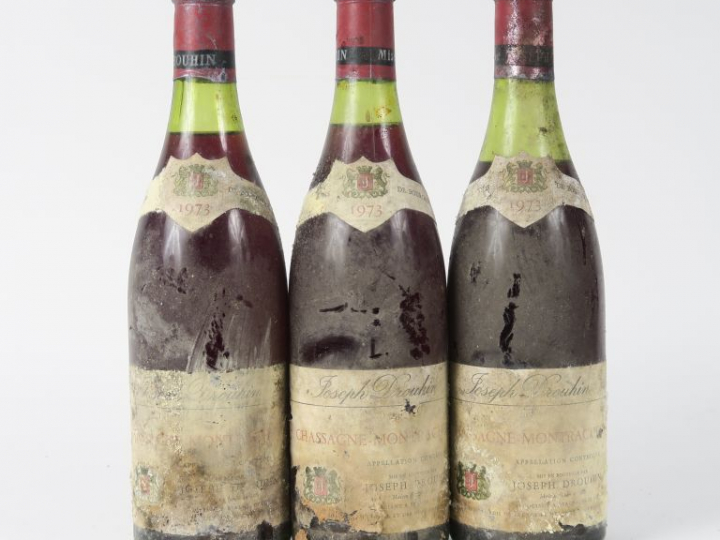 3 BOUTEILLES CHASSAGNE MONTRACHET J. DROUHIN - 1973 - 2 à 2.5 CM/1 à 4