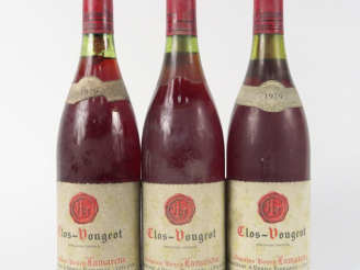 Vente aux enchères 3 BOUTEILLES CLOS VOUGEOT DOMAINE HENRY LAMARCHE - 1979 -2 à 2 CM/1 à 