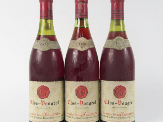 Vente aux enchères 3 BOUTEILLES CLOS VOUGEOT DOMAINE HENRY LAMARCHE - 1979 -2 à 2 CM/1 à 