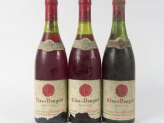 Vente aux enchères 3 BOUTEILLES CLOS VOUGEOT DOMAINE HENRY LAMARCHE - 1979 -1 à 2 CM/1 à 