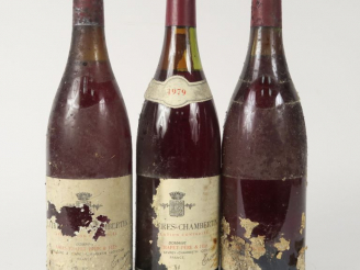 Vente aux enchères 3 BOUTEILLES LATRICIÈRES CHAMBERTIN GC LOUIS TRAPET - 1979 -1 à 2.5 CM
