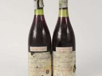 Vente aux enchères 2 BOUTEILLES CHARMES CHAMBERTIN GC GUY JEUNEMAITRE - 1 à 2 CM/1 à 2,5 