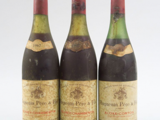 Vente aux enchères 3 BOUTEILLES HUGUENIN PÈRE   FILS : 2 GEVREY CHAMBERTIN 1967 3.5 CM/4.