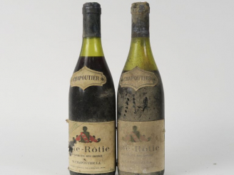Vente aux enchères 2 BOUTEILLES CÔTE ROTIE 'GRANDE CUVÉE' M. CHAPOUTIER - 1 à 3,5 CM/1 à 