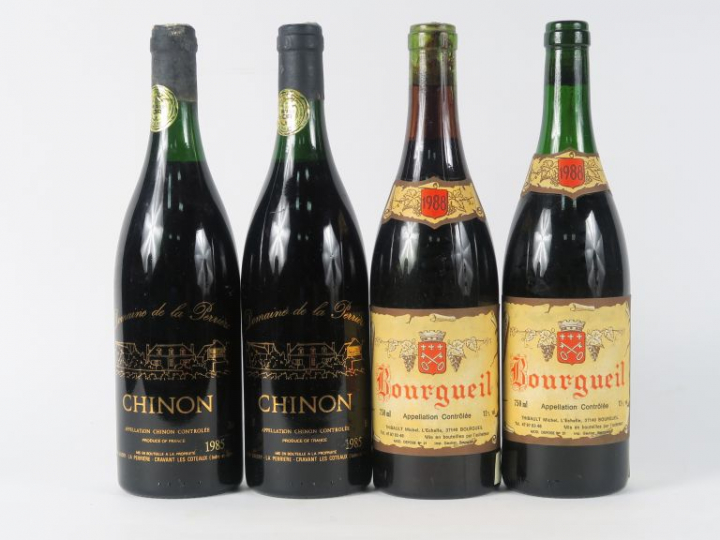 4 BOUTEILLES : 2 BOURGUEUIL M. THIBAULT 1988 - 2 CHINON DOMAINE DE LA 