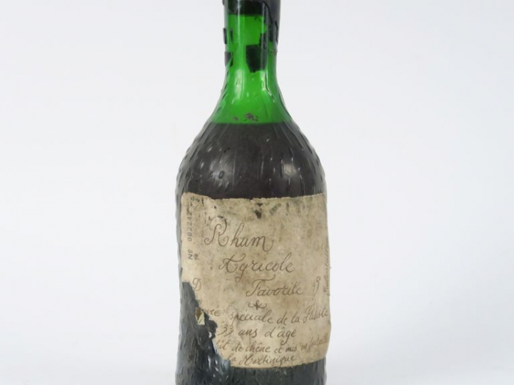 1 BOUTEILLE RHUM FAVORITE 'CUVÉE SPÉCIALE DE LA FLIBUSTE' 33 ANS D'ÂGE