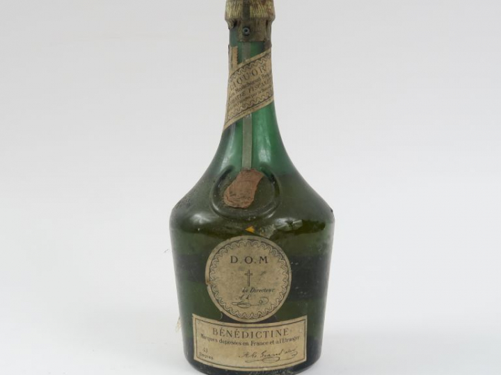 1 TRÈS VIEILLE BOUTEILLE BÉNÉDICTINE D.O.M