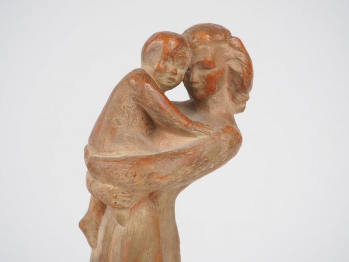 Simone SAUTET « Maternité » Sujet en terre cuite. Signée.  Numérotée :