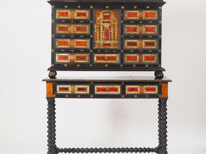 	Cabinet flamand XVIIème en marqueterie d’ivoire, d’écaille de tortue,