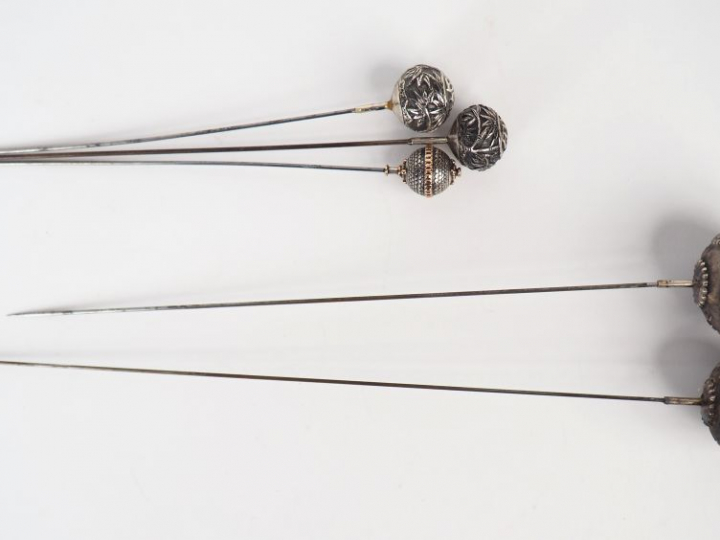 5 aiguilles ou épingles à chapeau en argent bas titre ou métal argenté