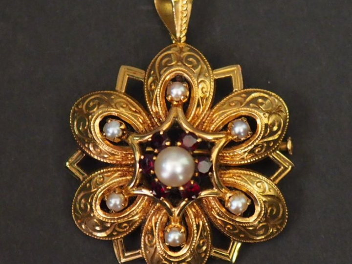 Pendentif transformable en broche Napoléon III en or jaune, perles et 