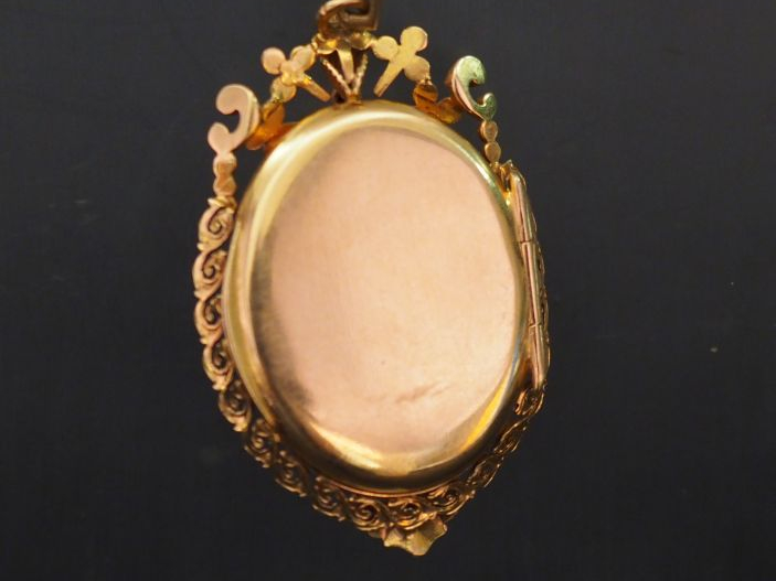 Pendentif Napoléon III en or jaune, onyx et pierres imitant le diamant