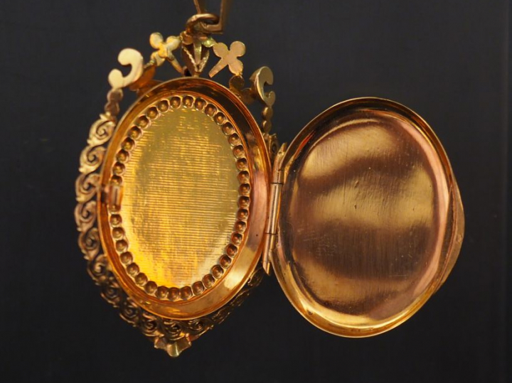 Pendentif Napoléon III en or jaune, onyx et pierres imitant le diamant