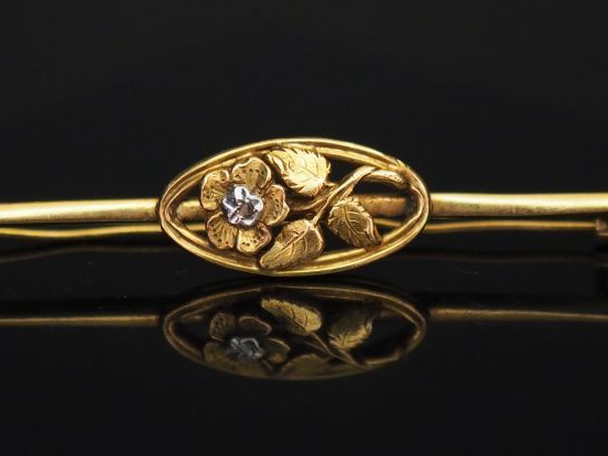 Broche 1900 en or et diamant taillé en rose, à décor de fleur. Poids t