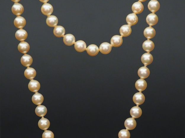 Collier de perles fantaisie.