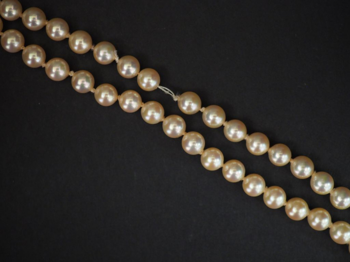 Collier de perles fantaisie.