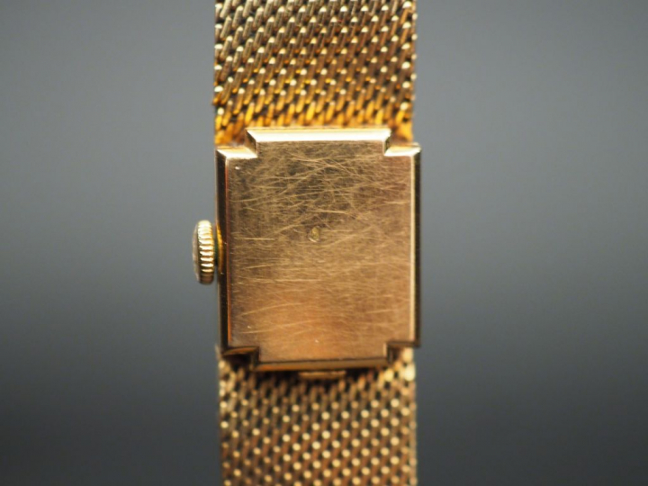 LONGINES. Montre de dame, boitier et bracelet or.  Poids tel. 40 g  av