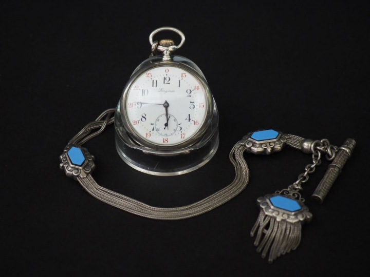 LONGINES. Montre de gousset en argent, belle giletière en argent et pi