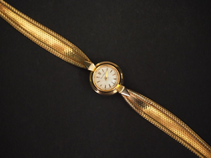 JAEGER LECOULTRE. Montre de dame 1960 boitier et bracelet or (avec son