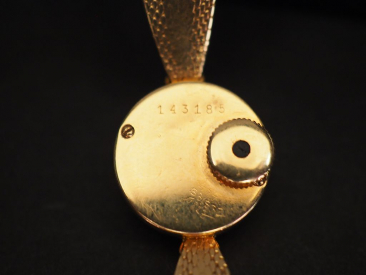 JAEGER LECOULTRE. Montre de dame 1960 boitier et bracelet or (avec son