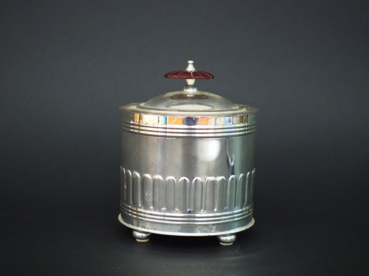 Sucrier de style Art Déco en métal argenté, travail italien