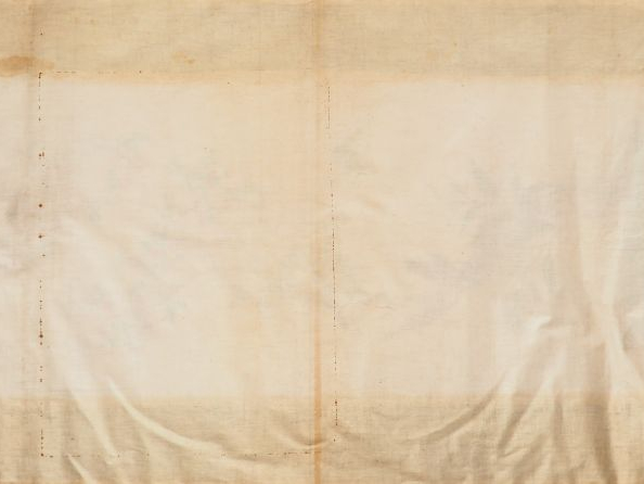 Soie brodée figurant des oiseaux, poules, poussins près d'un magnolia.