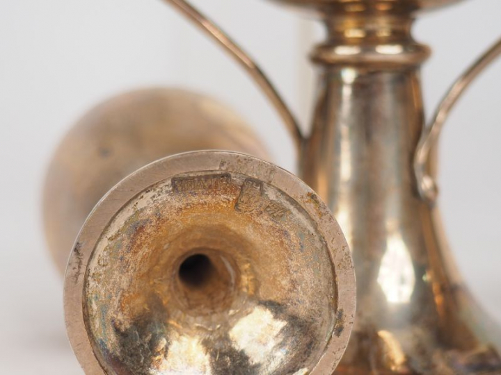 Lot comprenant : 3 coupes sur pied, deux différentes séries de 4 verre