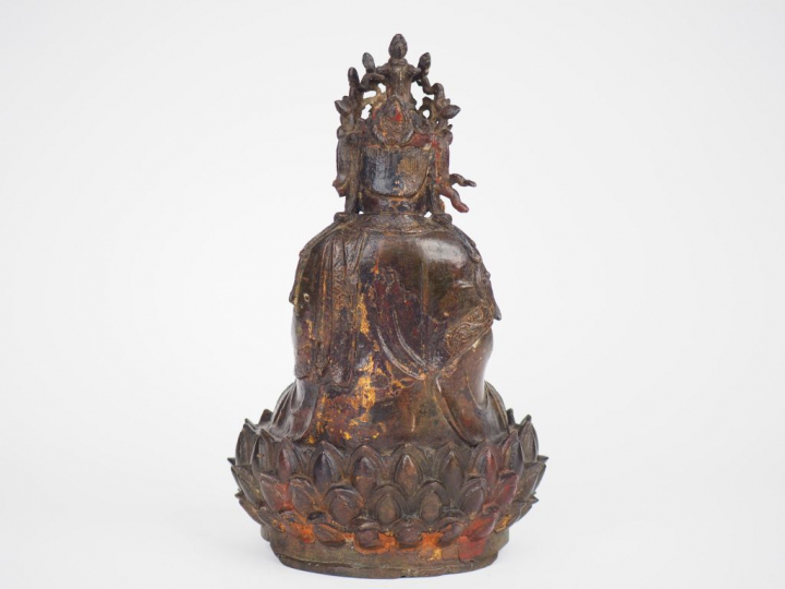 Statuette en bronze de belle patine anciennement laquée et dorée à la 