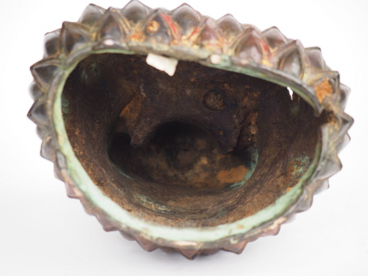 Statuette en bronze de belle patine anciennement laquée et dorée à la 