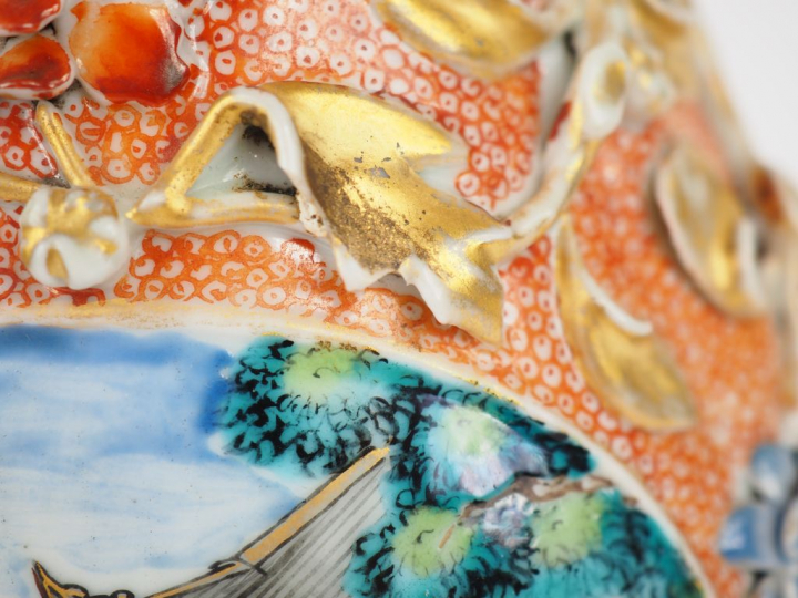 Paire de vases de forme balustre en porcelaine et émaux type "palette 