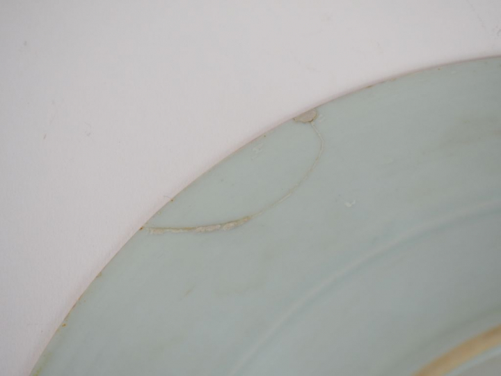 Petit plat en porcelaine décor en grisaille, Compagnie des Indes, déco