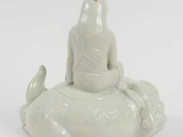 Groupe en blanc de Chine, représentant Guanyin assise en délassement s
