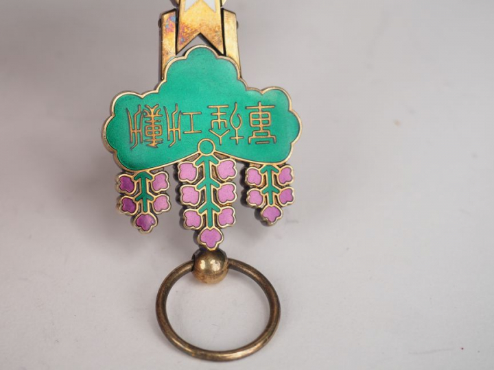 Deux décorations de l’Ordre du Soleil Levant, Kyokujitsu shô, la deuxi