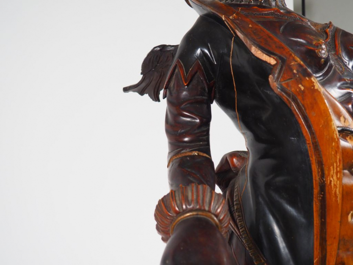 "Chimère". Grande sculpture XIXème en bois polychrome. H. 180 cm.