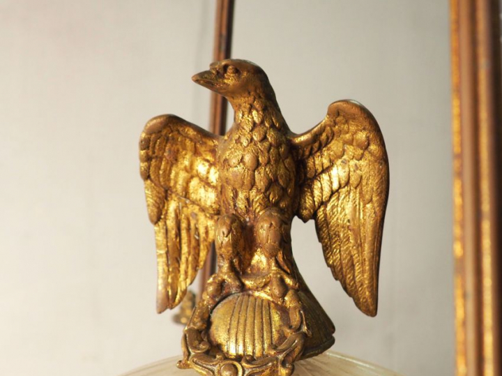 Lustre boulle de style Empire en verre et bronze éclairant à une lumiè