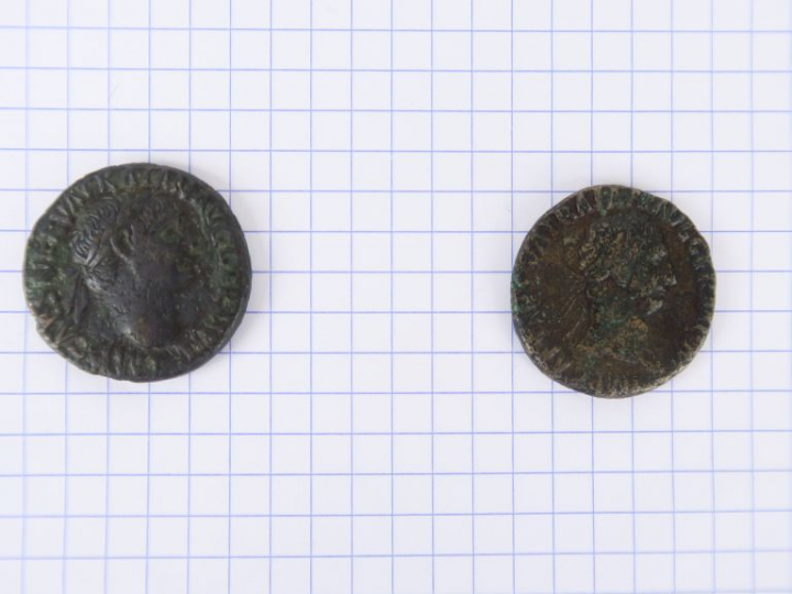 Trajan (98-117 apr. J.-C.), lot de deux as, R/ TR POT COS IIII PP, Vic