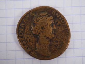 Vente aux enchères Faustine la mère (+ 141 apr. J.-C.), sesterce, A/ FAVSTINA AVG ANTONI[