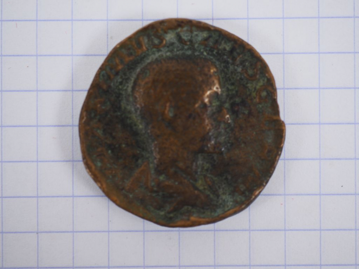 Maxime, sesterce, R/ PIETAS AVG. TB.