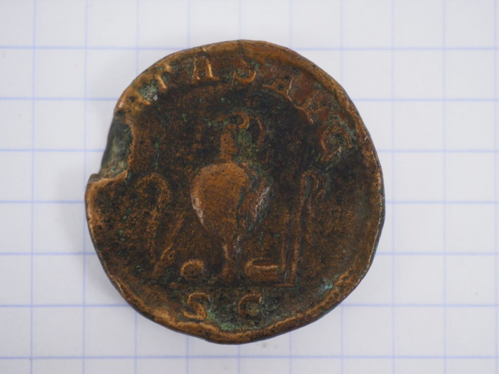 Maxime, sesterce, R/ PIETAS AVG. TB.