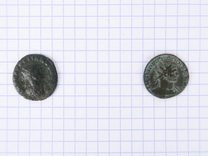 Aurélien (270-275 apr. J.-C.), lot de deux antoniniens, R/ PIETAS AVG 