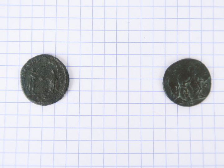 Aurélien (270-275 apr. J.-C.), lot de deux antoniniens, R/ PIETAS AVG 