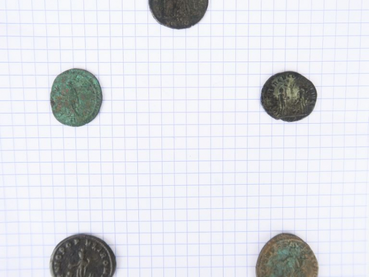 Dioclétien (284-305 apr. J.6C.), lot de cinq aurelianus, follis et/ou 
